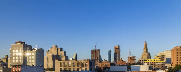 Горизонт Нью-Йорка на захід сонця, видно з Брукліні — стокове фото