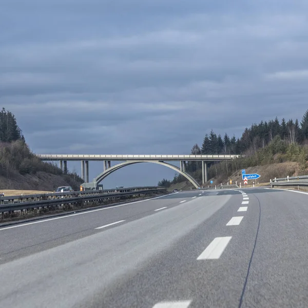 Empty highway with modern bridge in Bavaria, Nabburg and exit si — Stock Photo, Image