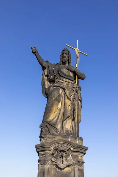 Pomnik Jana Chrzciciela na moście Karola — Zdjęcie stockowe