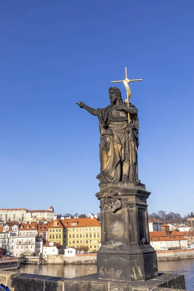 Estatua de Juan Bautista en el Puente de Carlos — Foto de Stock