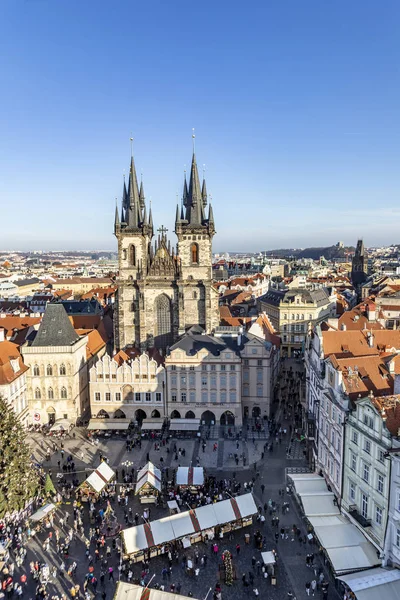 Gamla stan i Prag, Tjeckien. Visa på Tyn Church och Jan H — Stockfoto