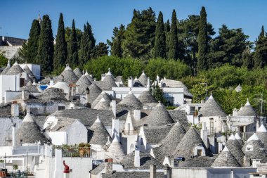 Geleneksel Trulli evleri Alberobello şehrinde, Apulia, İtalya