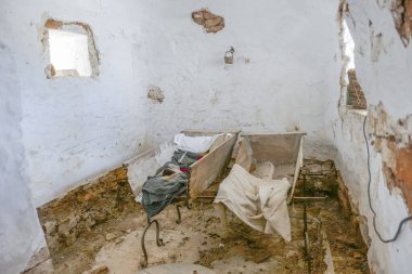 Alberobello 'daki eski bir trulli' nin iç mekanı.