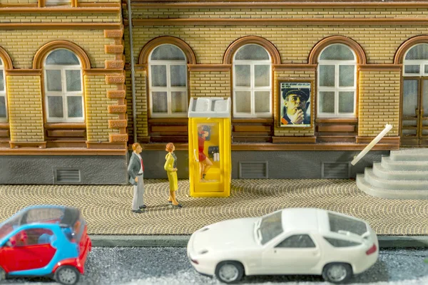 Persone Plastica Aspettano Alla Stazione Ferroviaria Paesaggio Modello Scenico — Foto Stock