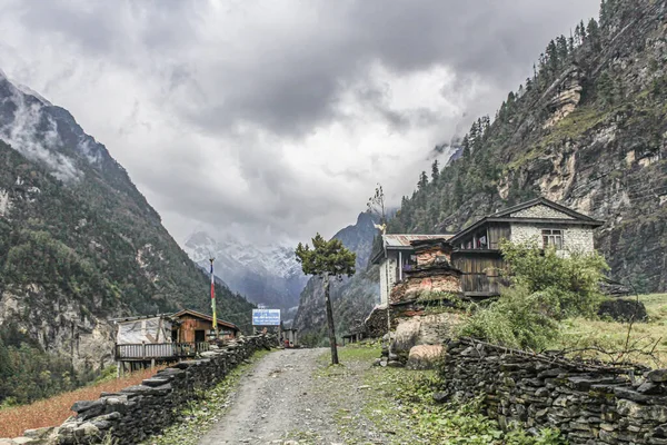 Annapurna Circuit Trail Von Taleku Nach Manang Mit Kleinen Dörfern — Stockfoto