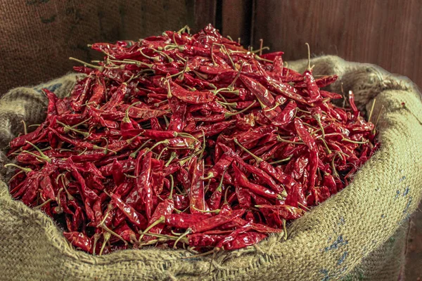 Horké Sušené Chilli Pepř Pytli Prodávat Podle Hmotnosti — Stock fotografie