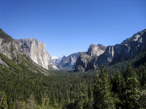 Słynna Formacja Skalna Kapitan Parku Narodowym Yosemite — Zdjęcie stockowe