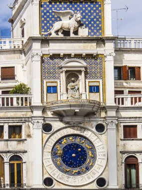 İtalya, Venedik 'teki Piazza San Marco' da saat kulesi.