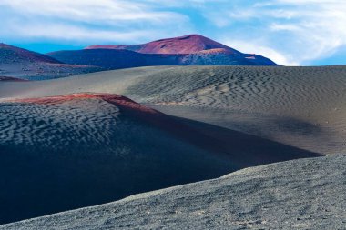 Günbatımında volkan manzarası, İspanya 'nın Lanzarote kentindeki Timanfaya ulusal parkı