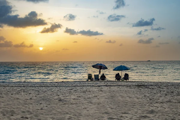 Gente Disfruta Puesta Sol Playa Sur Miami Florida — Foto de Stock