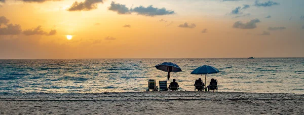 Menschen Genießen Den Sonnenuntergang Südstrand Von Miami — Stockfoto