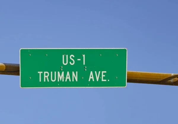 Позначення Highway Називається Truman Ave Починаючи Key West Світлофорів Під — стокове фото