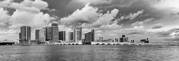 Miami City Skyline Panorama Dusk Urban Skyscrapers Bridge Sea Reflection — Stock Photo, Image