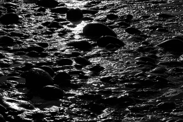 Pebble Stone Beach Morning Light Harmonic Reflections — Stock Photo, Image