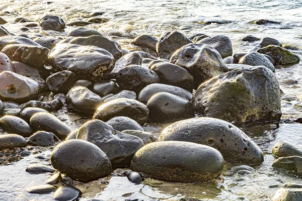 Pebble Stone Beach Morning Light Harmonic Reflections — Stock Photo, Image