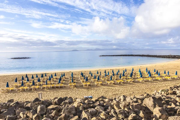 Закрытый Пляж Playa Blanca Лансароте Людей — стоковое фото