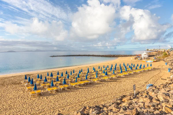 Закрытый Пляж Playa Blanca Лансароте Людей — стоковое фото