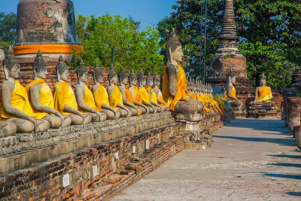 Posągów Buddy Świątyni Wat Yai Chai Mongkol Ayutthaya Pobliżu Bangkok — Zdjęcie stockowe