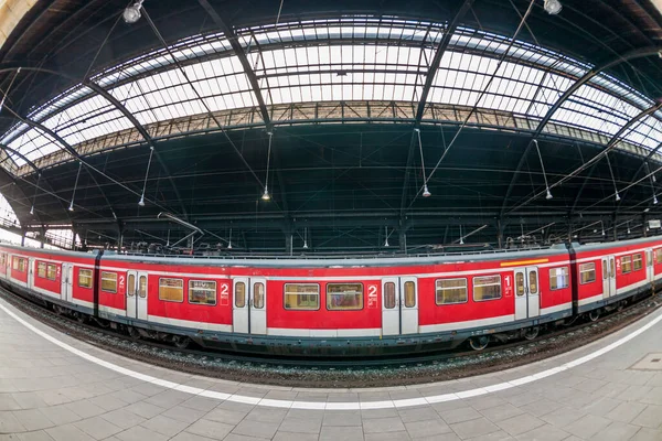 Stazione Ferroviaria Classica Wiesbaden Con Treni — Foto Stock