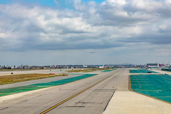 Flugzeug Landeanflug Auf Den Internationalen Flughafen Von Los Angeles Usa — Stockfoto