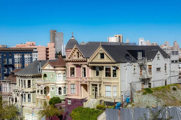 旧金山高地的景区维多利亚式住宅 — 图库照片