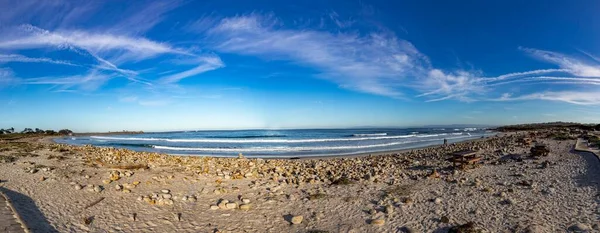 Naturskønne Tomme Strand Pebble Beach Nær Monterey Solnedgang Lys - Stock-foto