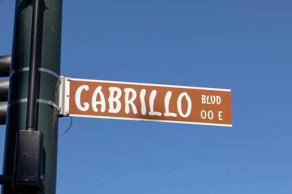 Οδός Όνομα Cabrillo Boulevard Στη Σάντα Μπάρμπαρα Και Καφέ Χρώμα — Φωτογραφία Αρχείου