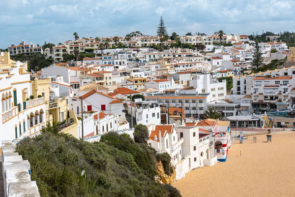 Pohled Vesnici Carvoeiro Malebnou Pláží Portugalsku — Stock fotografie