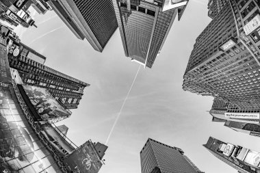 NEW YORK, ABD - OCT 21, 2015: Times Meydanı, Broadway tiyatroları ve çok sayıda LED işareti ile birlikte, New York ve ABD 'nin bir sembolüdür..