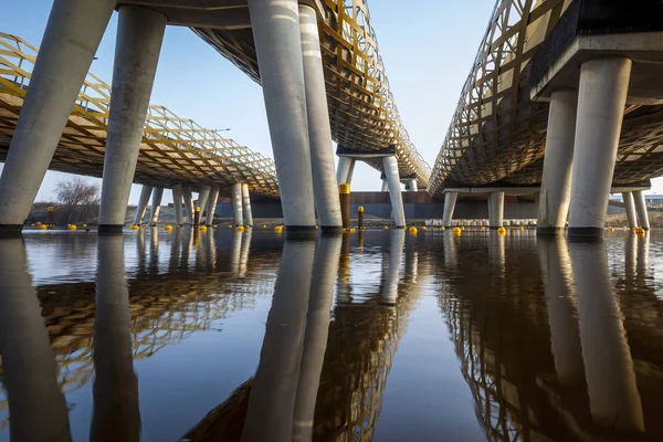 Залізничний міст через річку — стокове фото