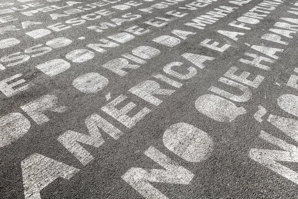 Portekizce metni asfaltta boyalı 