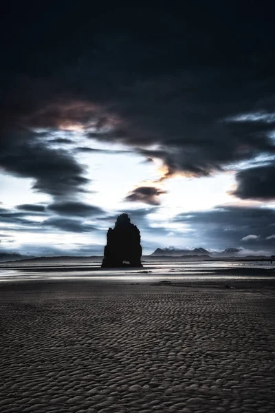 Praia de Dinosaur Rock na Islândia — Fotografia de Stock