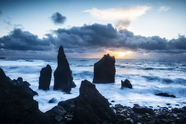 Playa resistente en Islandia —  Fotos de Stock