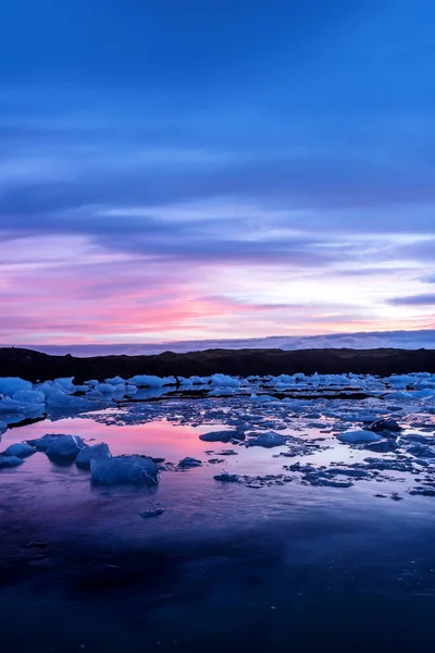 在 Jokulsarlon 冰川泻湖的冰山 — 图库照片