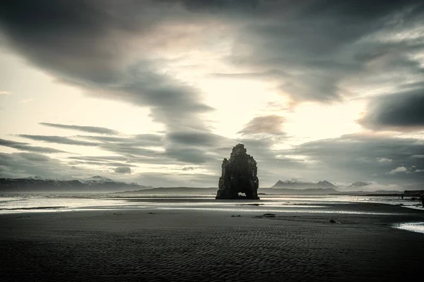 Praia de Dinosaur Rock na Islândia — Fotografia de Stock