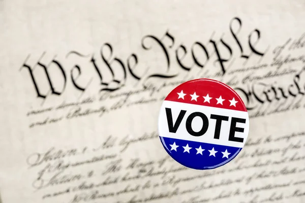 Vote badge and constitution — Stock Photo, Image