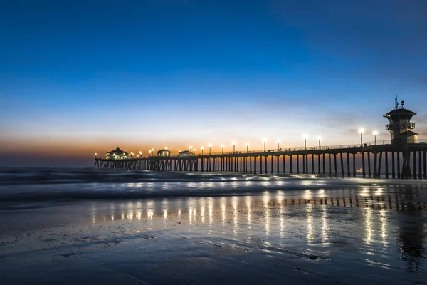 Evening over Huntington Beach pier — Stock Photo, Image
