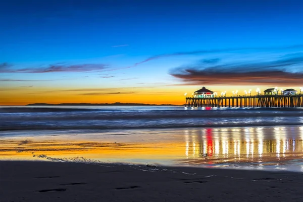 Jetée de plage huntington au coucher du soleil — Photo