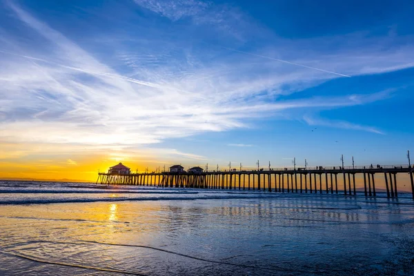 Huntington Beach Pier bei Sonnenuntergang — Stockfoto