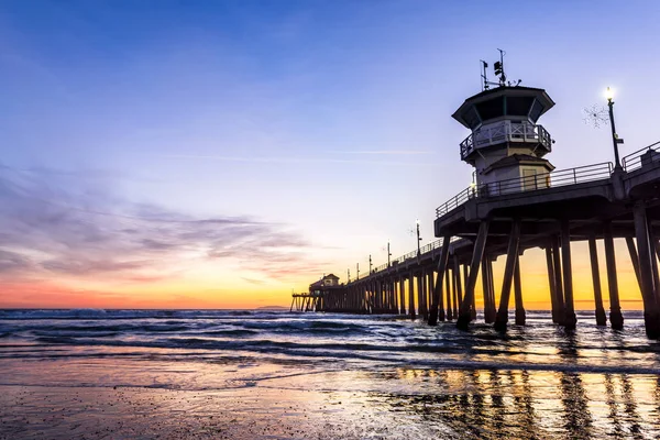 Huntington Beach Pier bei Sonnenuntergang — Stockfoto