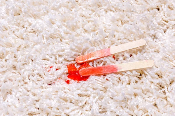 Red Popsicle melting on carpet — Stock Photo, Image