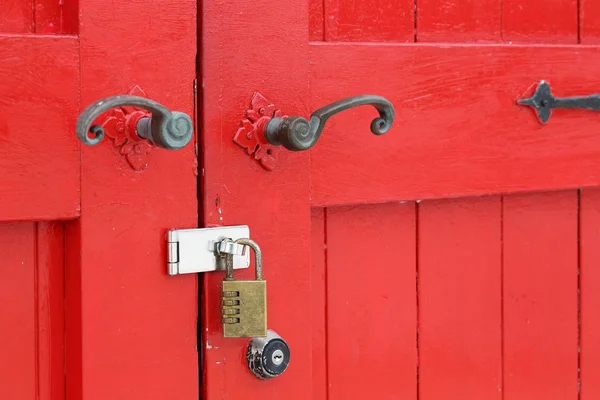 Wooden red door with handle — Stockfoto