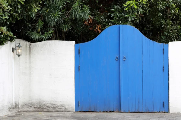 Porta de madeira fechada — Fotografia de Stock