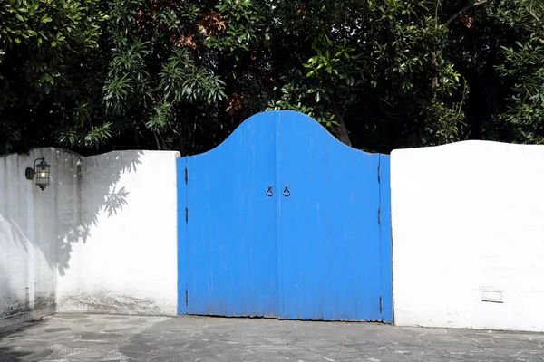 Porta de madeira fechada — Fotografia de Stock