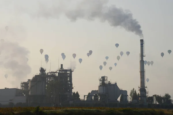 Warme lucht ballonnen in de lucht — Stockfoto