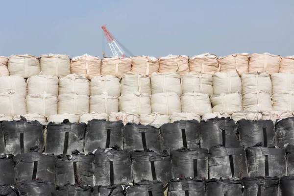 Sacos de areia grandes para proteção — Fotografia de Stock