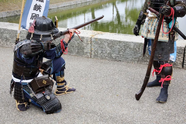 Japonský samuraj s staré pušky — Stock fotografie