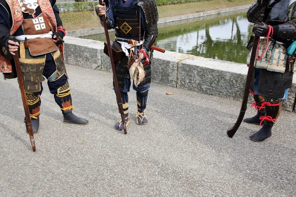 Japanischer Samurai mit altem Gewehr — Stockfoto