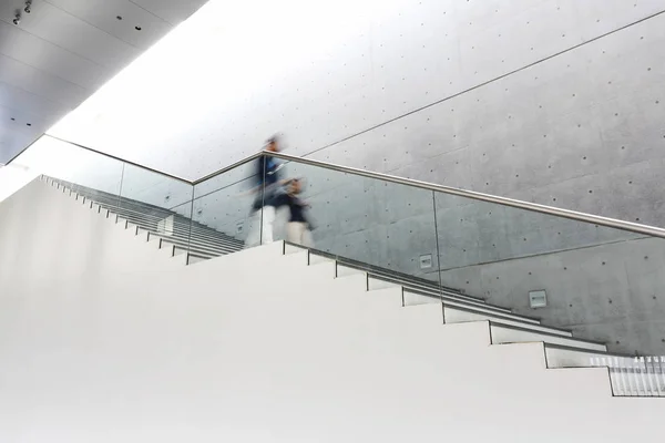 Corrimão e escadas — Fotografia de Stock