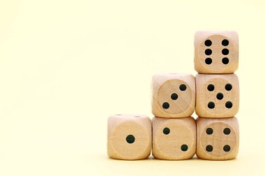 Ahşap zar yığılmış 